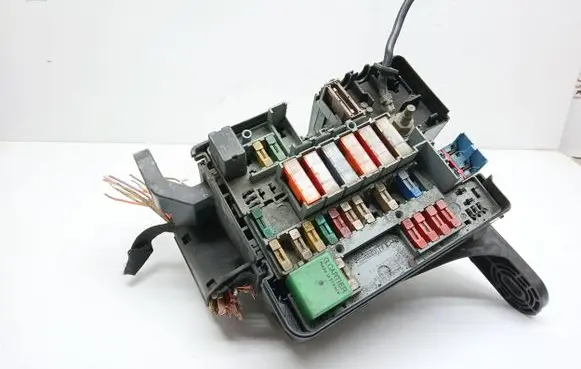 Peugeot 206 Fuse module 9642482080
