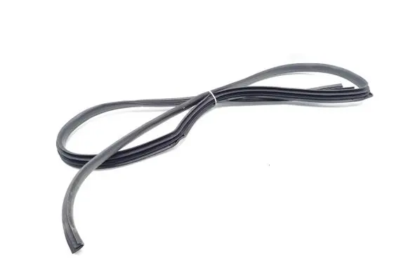 Suzuki Grand Vitara II Rear door rubber seal (on body) 