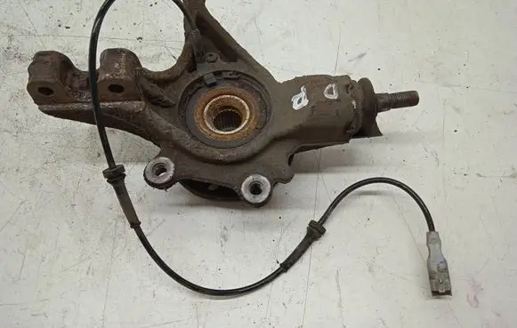 Citroen C4 I Picasso Front wheel hub 9655270080