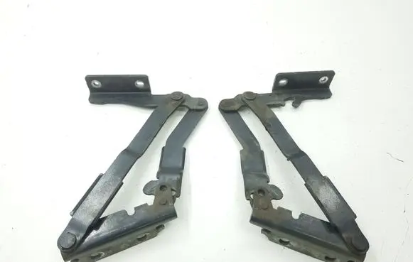 Engine bonnet/hood hinges