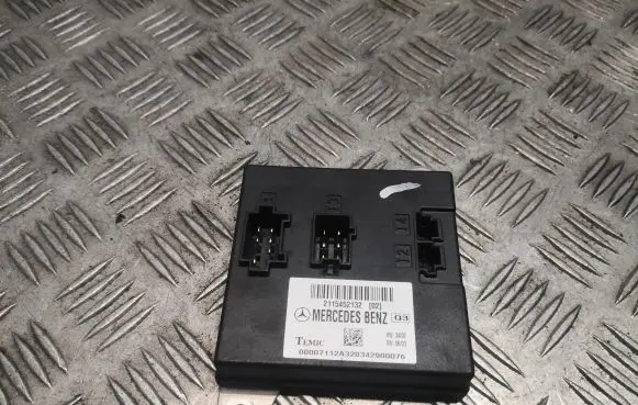 Mercedes-Benz E W211 Central body control module 2115452132 A2115452132