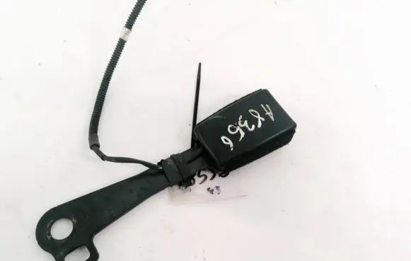 Rear seatbelt buckle