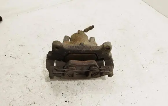 Volkswagen PASSAT B7 Front brake caliper