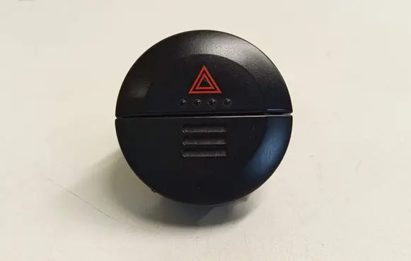 Nissan X-Trail T30 Hazard light switch 06016