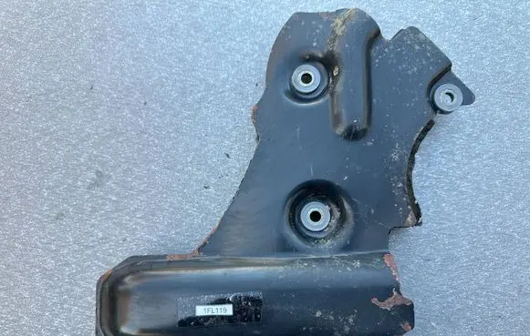 Engine cover (trim)