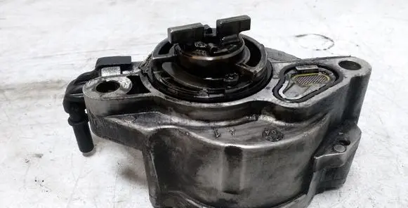 Mazda 3 I Vacuum pump