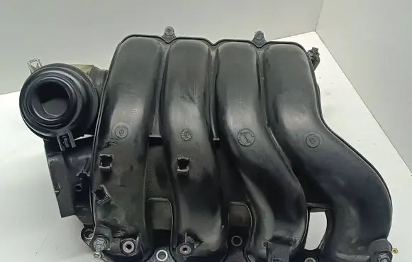 Toyota RAV 4 (XA40) Intake manifold 