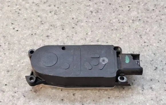 Citroen C5 Aircross Radiator active air flap actuator 5877R1001A09 5877R1001A