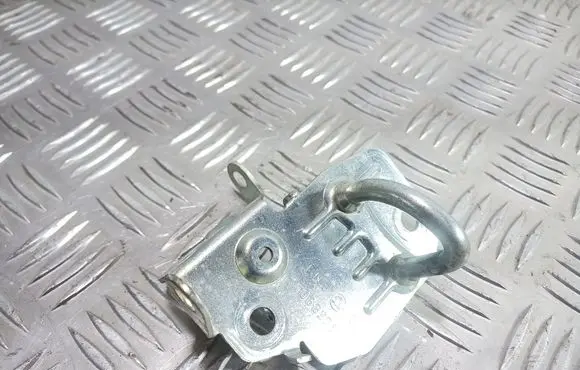 Skoda Octavia Mk1 (1U) Loading door lock loop/hook striker 1U6827511