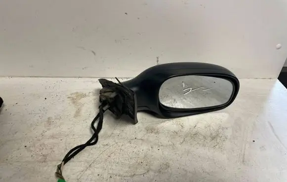 Volvo V70 Front door electric wing mirror 30634918 E11015463 E11025463