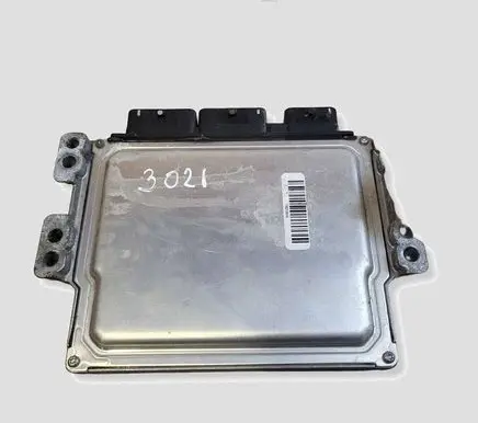 Renault Megane III Engine control unit/module 237100121R 237100425R R0413B006E