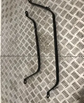 Fuel tank mounting bracket