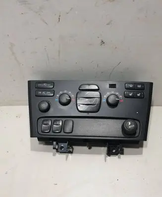 Volvo V70 Climate control unit 8691876