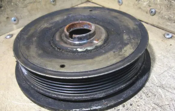Renault Espace III Crankshaft pulley 8200213059