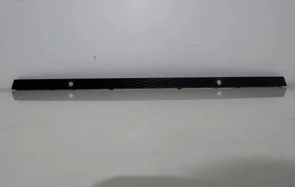 Rear bumper trim bar molding