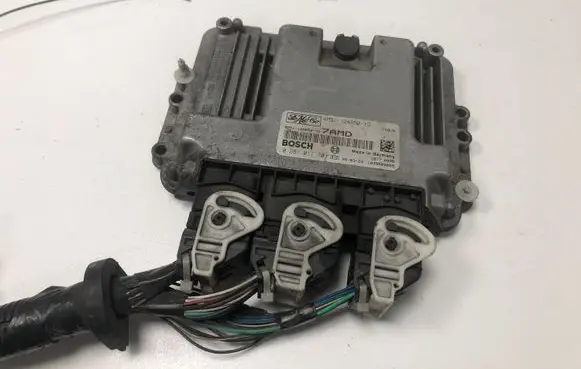 Ford Focus C-MAX Engine control unit/module 4M5112A650YD 0281011701