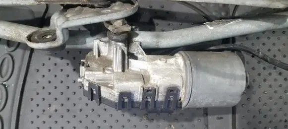 Ford Mondeo Mk III Wiper motor 0390241703 1s7117508bd