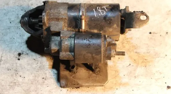 Volkswagen PASSAT B5 Starter motor 058911023B