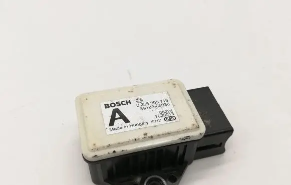 Toyota Avensis T270 ESP acceleration yaw rate sensor 0265005719 8918305030