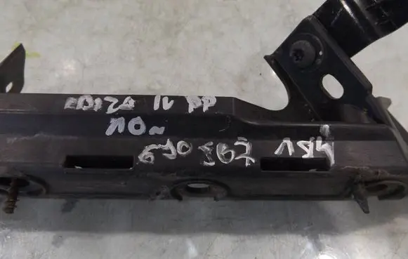 Seat Ibiza IV (6J,6P) Front bumper mounting bracket 6J0807183