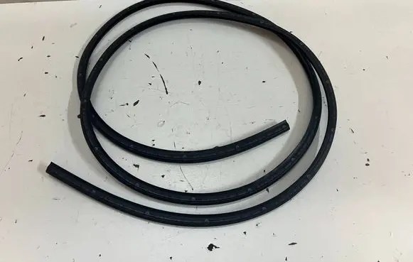 Opel Movano B Windshield trim 93197844