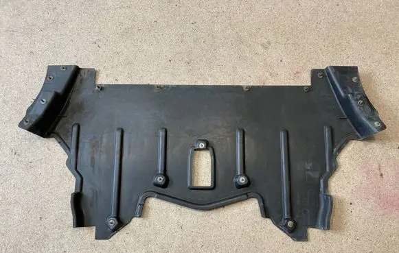BMW X6 E71 Engine splash shield/under tray 7205147