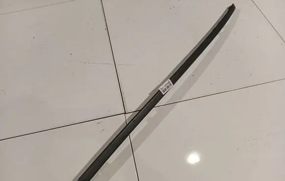 Honda FR-V Front door glass trim molding