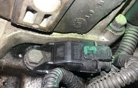 Volvo S60 Camshaft position sensor 8631533 0232103033