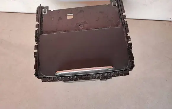 Cup holder front