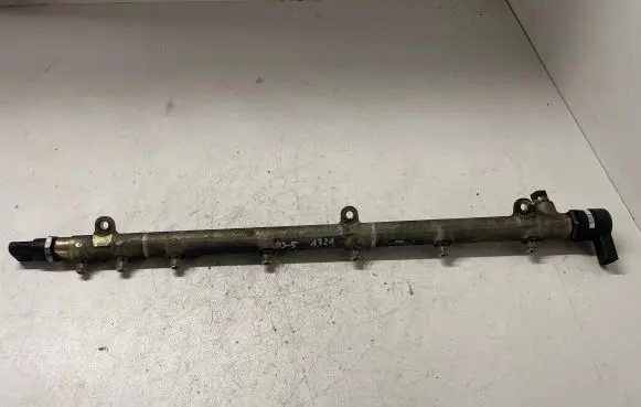 Mercedes-Benz E W211 Fuel main line pipe A6130700195 A6110780449