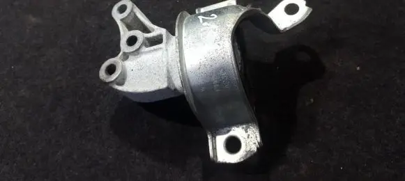 Fiat 500 Engine mount bracket 13a053