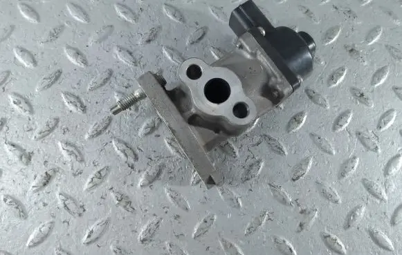 Suzuki Swift III EGR valve 1811181P00