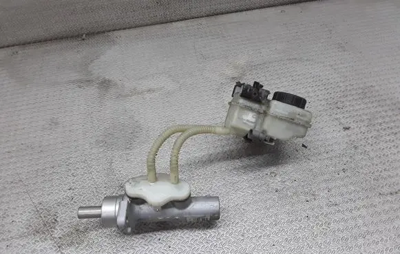 Master brake cylinder