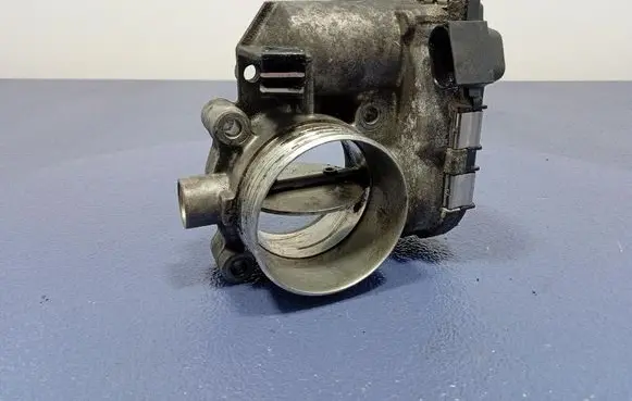 Volvo XC90 Throttle body valve 8692720