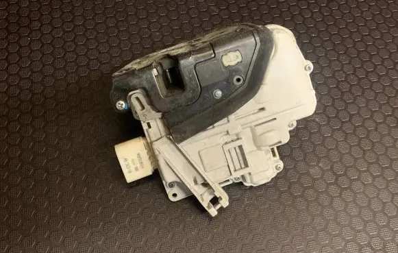 Audi A6 S6 C6 4F Front door lock 4F1837015 4316V171
