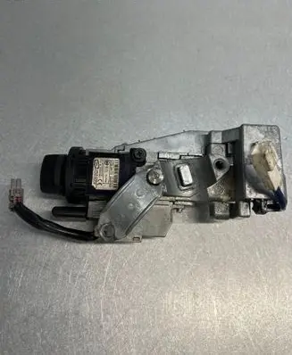 Nissan X-Trail T30 Ignition lock 4O0313