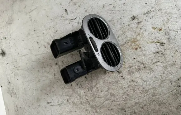 Volkswagen Golf Plus Dash center air vent grill 5m0819203
