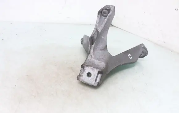 Audi A4 S4 B7 8E 8H Engine mounting bracket 8E0199308AP
