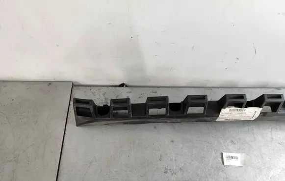 Rear bumper mounting bracket