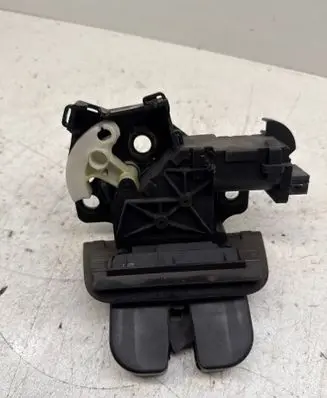 Audi A4 S4 B7 8E 8H Tailgate/trunk/boot lock/catch/latch 8E9827520A