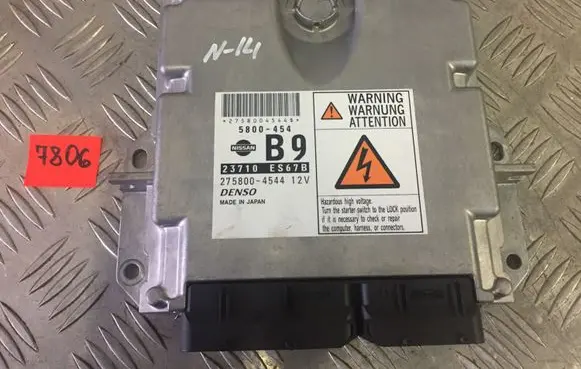 Nissan X-Trail T30 Engine control unit/module 2758004544
