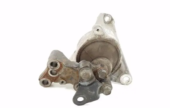 Honda CR-V Engine mount bracket