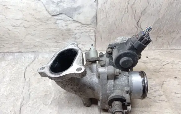 Toyota Corolla Verso E121 Throttle valve 8967221020