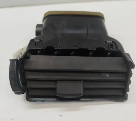 Toyota Verso Dash center air vent grill 556800F040