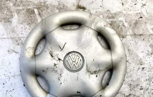 Volkswagen Sharan R15 wheel hub/cap/trim 7M0601147F 95VW-1130-BB
