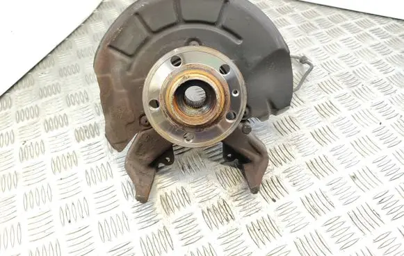 Skoda Fabia Mk2 (5J) Front wheel hub 6R0615312A