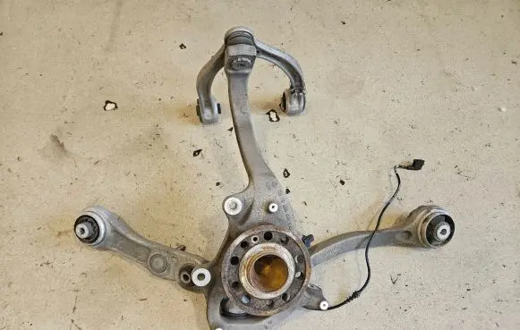 Mercedes-Benz E W213 Front wheel hub spindle knuckle A2133325400 A2053305601
