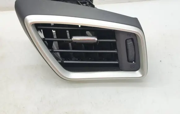 Nissan Qashqai Dashboard side air vent grill/cover trim 687604EH0A