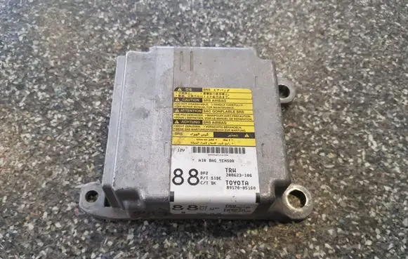 Toyota Avensis T250 Airbag control unit/module 208623106