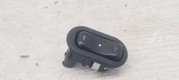 Opel Zafira A Electric window control switch 90561388 13363100 PA6GF30